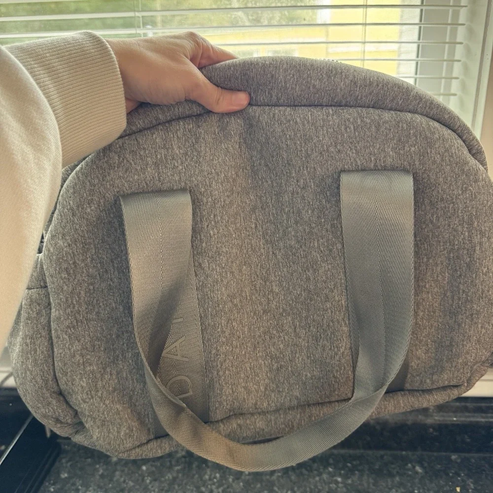 Danskin Rowan Neoprene Grey Gym Duffel Bag Shoulder Strap Pockets‎ Active